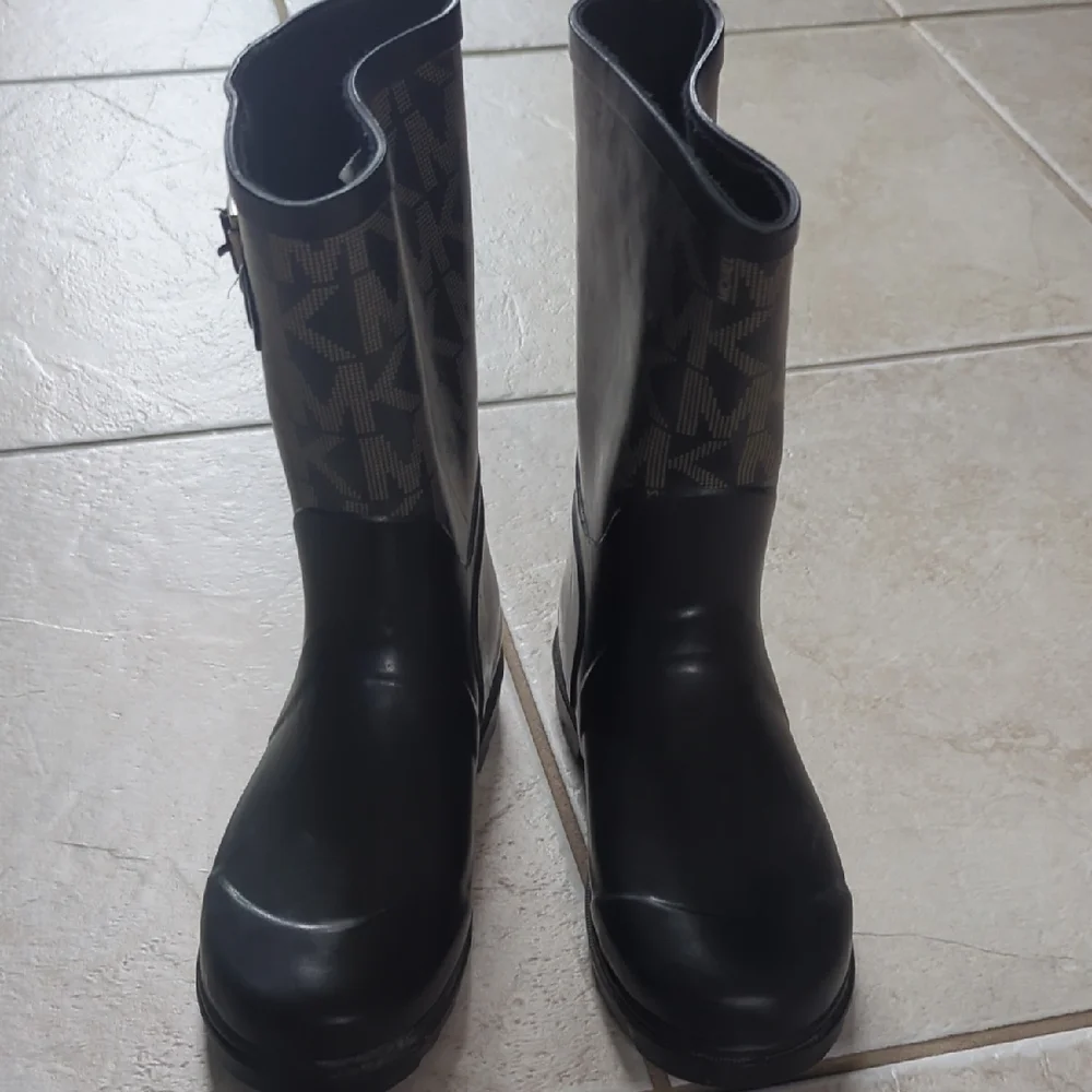 Michael Kors chic rain
